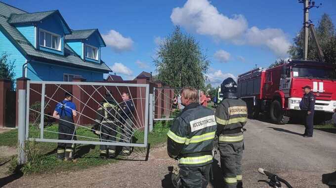 Обломки одного из беспилотников упали на садовый дом в Истре: два человека пострадали