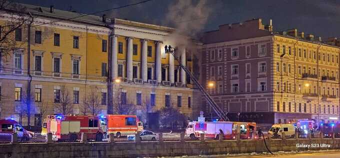 В Петербурге горит здание Обуховской больницы