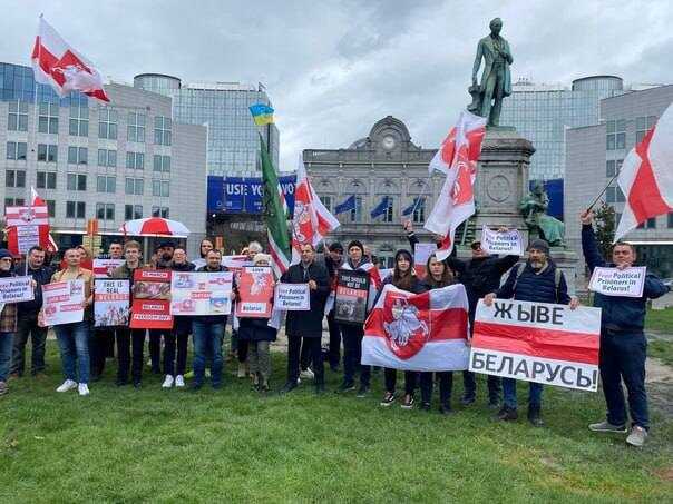 В Беларуси провели обыски у эмигрантов, протестовавших против Лукашенко за границей