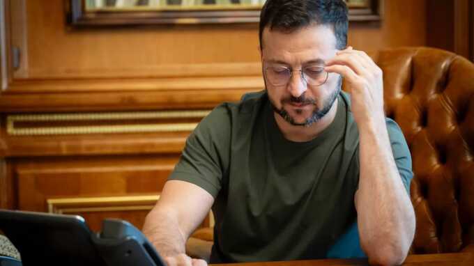 Зеленский сообщил об уничтожении российского самолета в Крыму