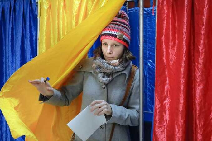 На выборах в Румынии лидирует ультраправый Джордже Симион, его ждут во втором туре 18 мая