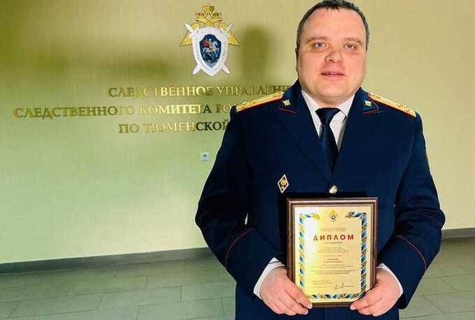 Полицейский в Тюмени избил подозреваемого и вырвал телефон у адвоката