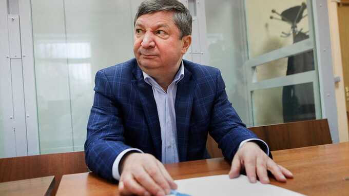 Гособвинение требует лишить генерала звания и наград