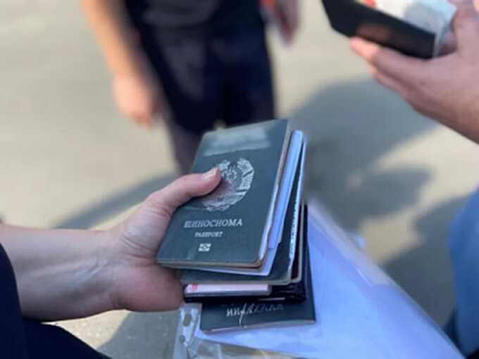 ОПГ легализовала тысячу мигрантов в Москве